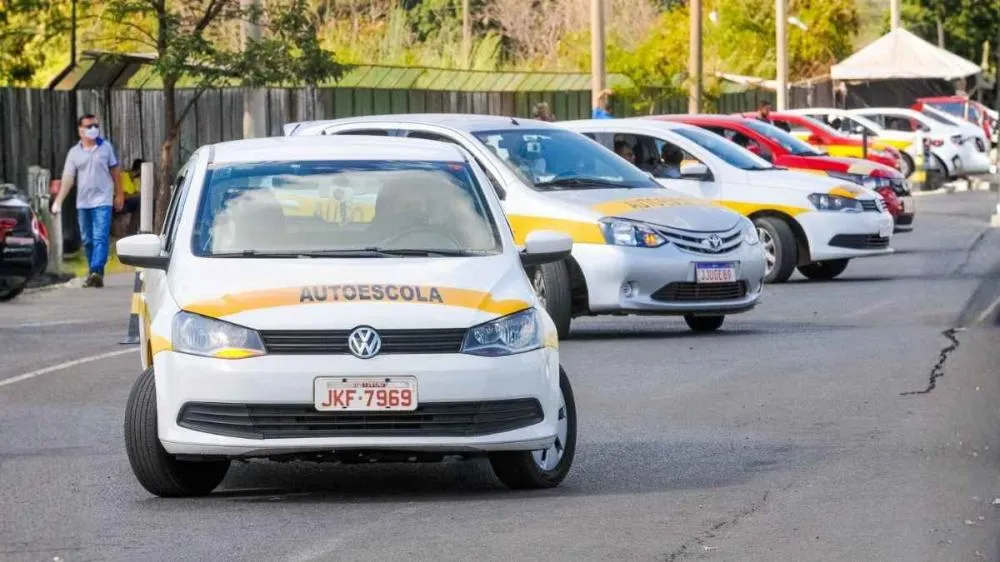 Fim das aulas práticas: Decisão do CONTRAN ameaça 300 mil empregos e põe em risco a segurança no trânsito